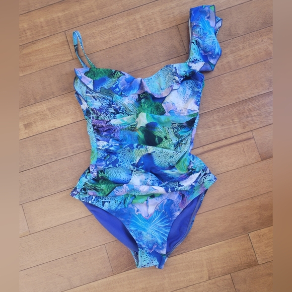 Kenneth Cole Reaction Ruffle One Piece Swimsuit Size S - Picture 3 of 4